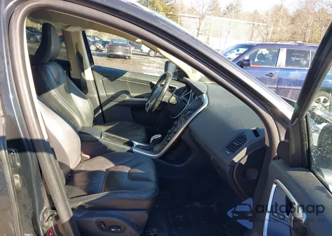 2013 Volvo Xc60 3.2/3.2 Platinum/3.2 Premier/3.2 Premier Plus z USA, uszkodzony, nr VIN YV4940DZ7D2421161